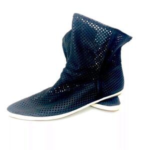 Sanuk Katniss Leather Boots Perforated Size 9.5 Y